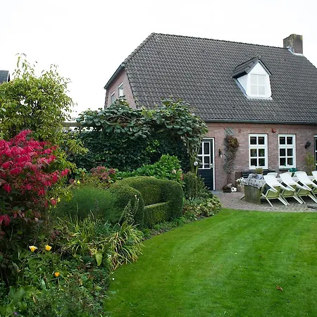 Aan De Burgt Bed & Breakfast *